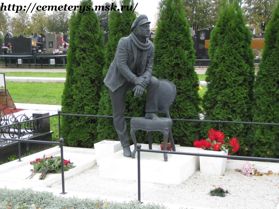 могила Арчила Гомиашвили на Троекуровском кладбище в Москве (фото Дмитрия Кондратьева)