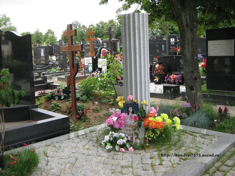 могила Л. Полищук на Троекуровском кладбище в Москве( до установки памятника)(фото Дмитрия Кондратьева)