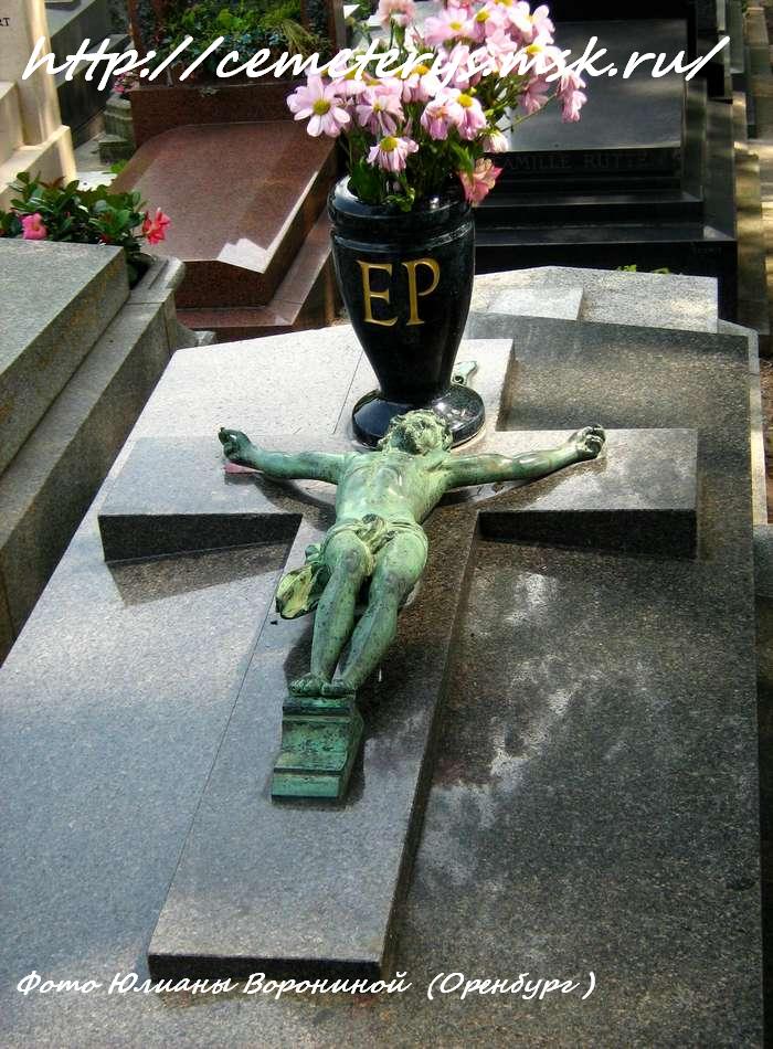 могила Эдит Пиаф на кладбище Пер Лашез в Париже  (фото Юлианы Ворониной)